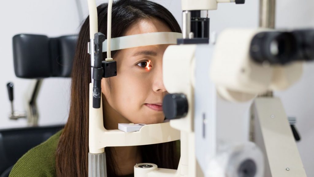 differences between optometrist and ophthalmologist