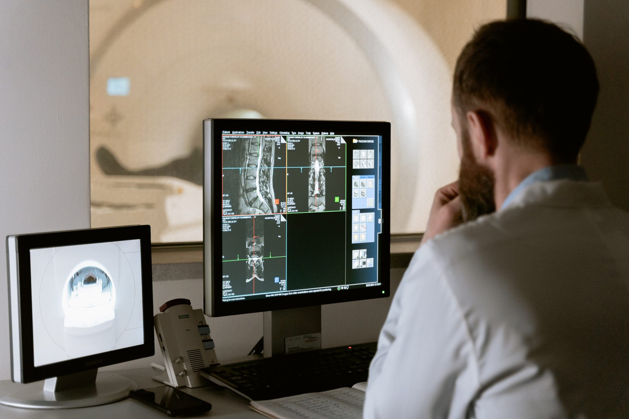 For Radiology Radiologic Technologist vs. Radiologist - idealmedhealth 2024